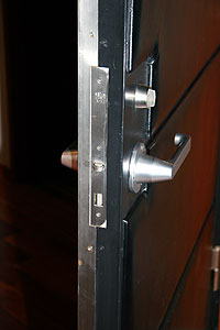 防音ドアの厚み