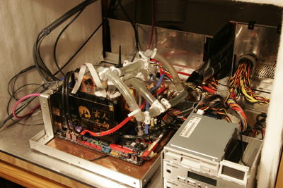 自作パソコンマザーボードケース