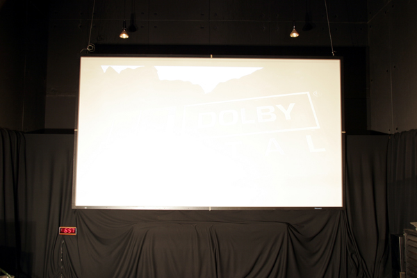 正面スクリーン